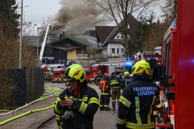 Grobrand bei einem Mehrparteienhaus in Seewalchen am Attersee