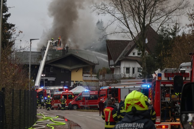 Grobrand bei einem Mehrparteienhaus in Seewalchen am Attersee