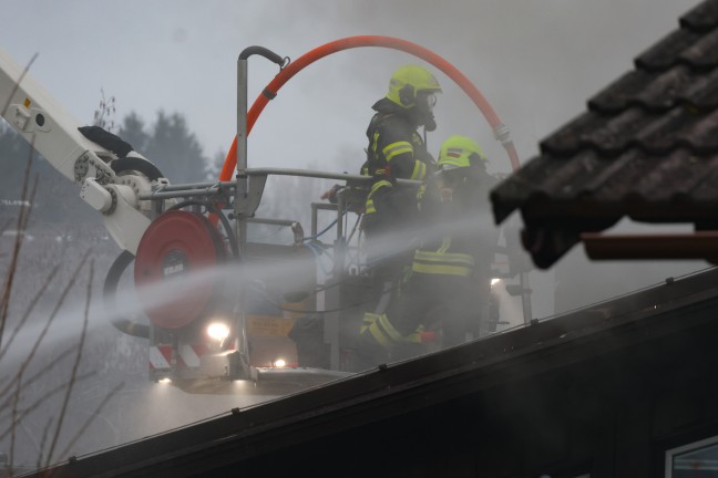 Grobrand bei einem Mehrparteienhaus in Seewalchen am Attersee