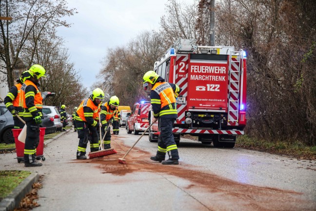 	Grerer Betriebsmittelaustritt nach Verkehrsunfall zwischen zwei PKW in Marchtrenk