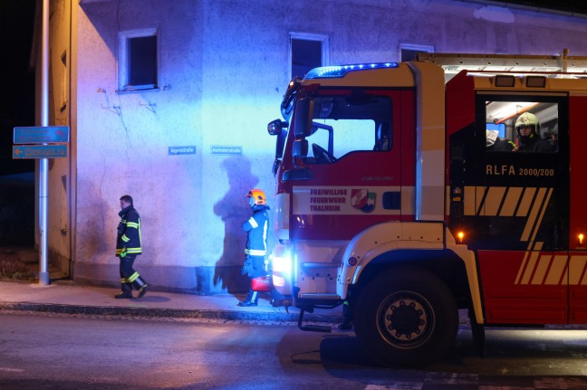 	Fackelreste: Feuerwehr zu brennender Kreisverkehr-Statue nach Thalheim bei Wels alarmiert