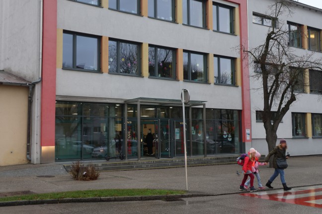 	Bombendrohungen gegen Schulen: Zwei Volksschulen in Wels-Lichtenegg polizeilich gerumt