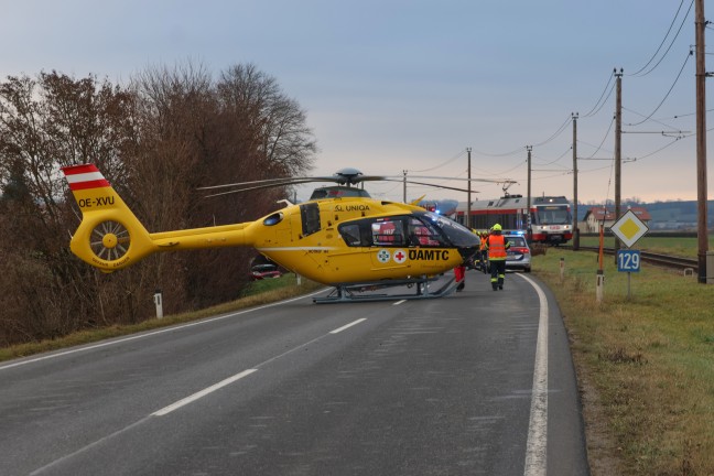 	Fahrertre herausgerissen: Frontalcrash auf Eferdinger Strae bei Alkoven fordert zwei Verletzte