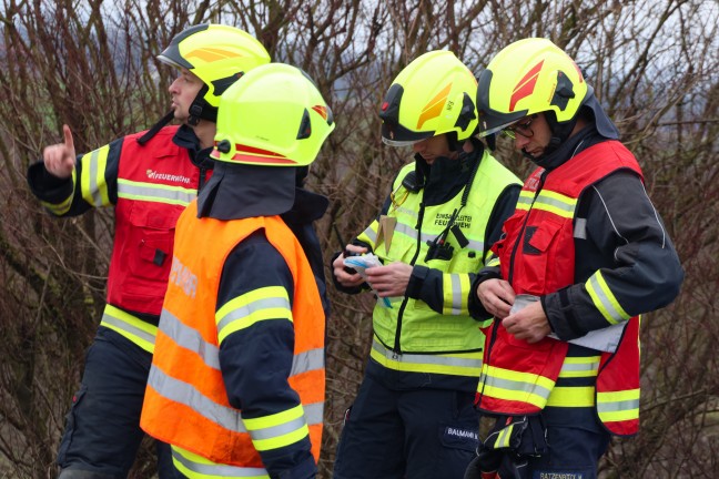 	Fahrertre herausgerissen: Frontalcrash auf Eferdinger Strae bei Alkoven fordert zwei Verletzte