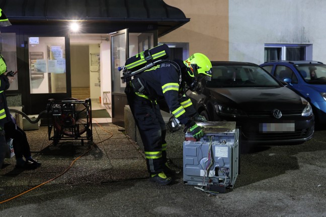 	Kchenbrand in einem Mehrparteienwohngebude in Marchtrenk sorgt fr Einsatz zweier Feuerwehren