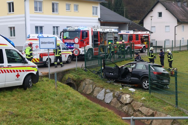 	Schwerer Verkehrsunfall auf Innviertler Strae bei Schllberg fordert zwei Verletzte