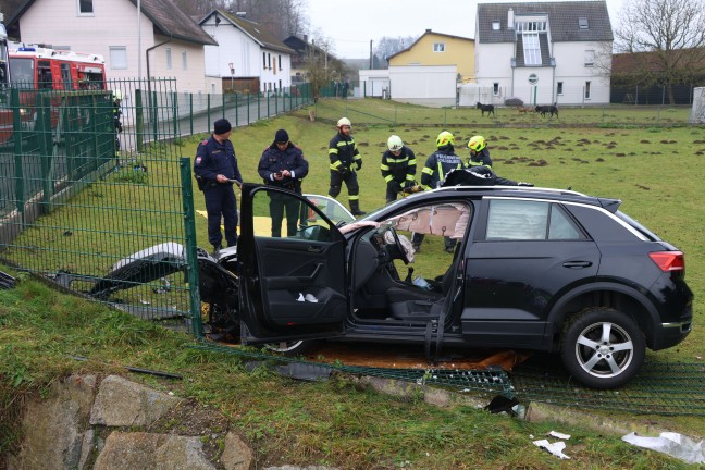 	Schwerer Verkehrsunfall auf Innviertler Strae bei Schllberg fordert zwei Verletzte