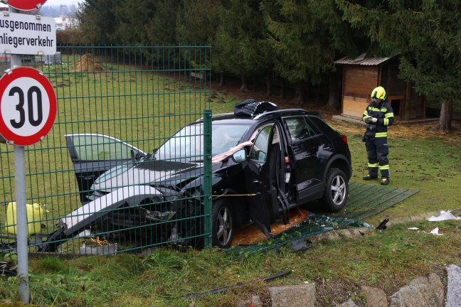 	Schwerer Verkehrsunfall auf Innviertler Strae bei Schllberg fordert zwei Verletzte