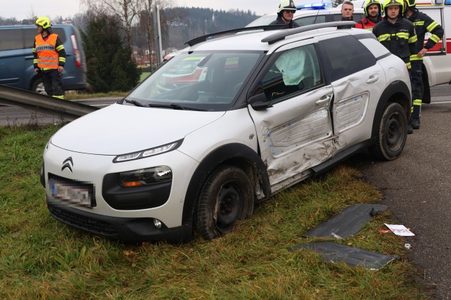 	Schwerer Verkehrsunfall auf Innviertler Strae bei Schllberg fordert zwei Verletzte