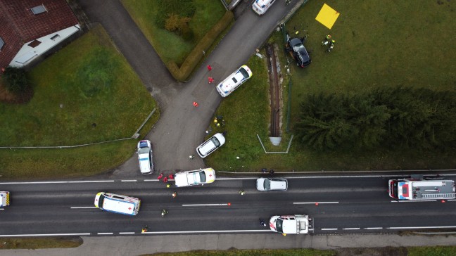 	Schwerer Verkehrsunfall auf Innviertler Strae bei Schllberg fordert zwei Verletzte