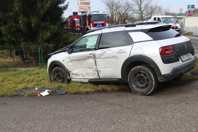 	Schwerer Verkehrsunfall auf Innviertler Strae bei Schllberg fordert zwei Verletzte