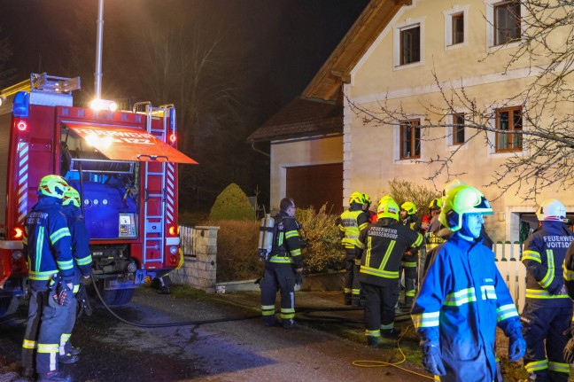 Vier Feuerwehren bei Brand in einer Honigkche im Keller eines Hauses in Ried im Traunkreis