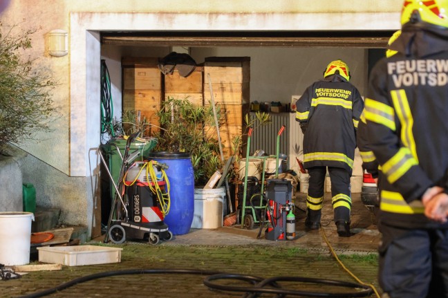 Vier Feuerwehren bei Brand in einer Honigkche im Keller eines Hauses in Ried im Traunkreis