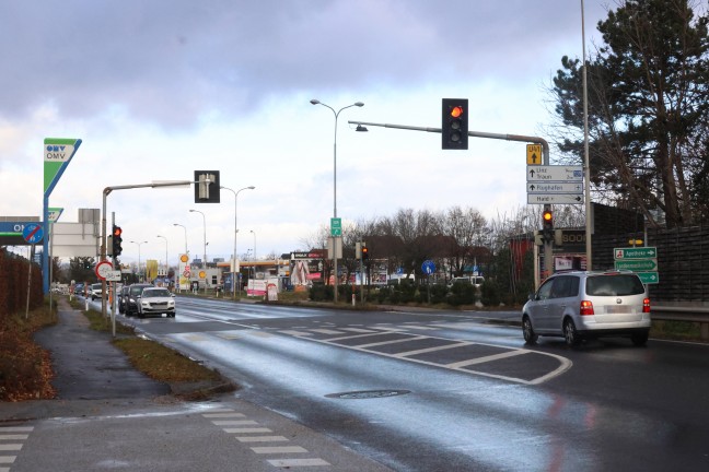 Ansfelden: Autolenker bedrohte anderen PKW-Lenker nach Streit um versuchten berholvorgang mit Waffe