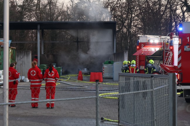 Brandeinsatz in einem Altstoffsammelzentrum in Traun