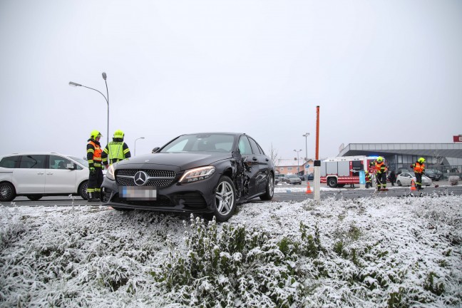 Verkehrsunfall zwischen Kleintransporter und PKW auf Wiener Strae in Marchtrenk