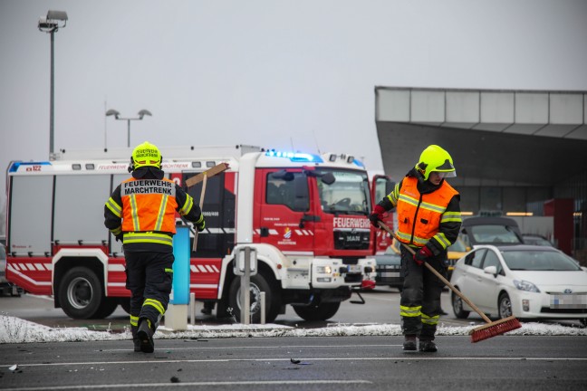 Verkehrsunfall zwischen Kleintransporter und PKW auf Wiener Strae in Marchtrenk