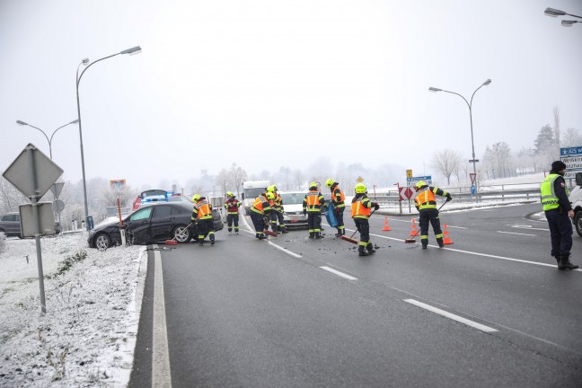 Verkehrsunfall zwischen Kleintransporter und PKW auf Wiener Strae in Marchtrenk