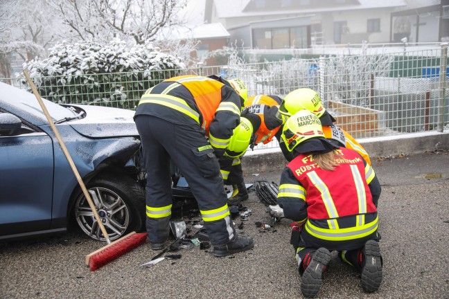 Aufrumarbeiten an zwei Einsatzrtlichkeiten nach nchtlichem Unfall mit Fahrerflucht in Marchtrenk