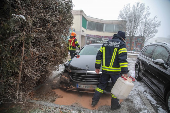 Aufrumarbeiten an zwei Einsatzrtlichkeiten nach nchtlichem Unfall mit Fahrerflucht in Marchtrenk