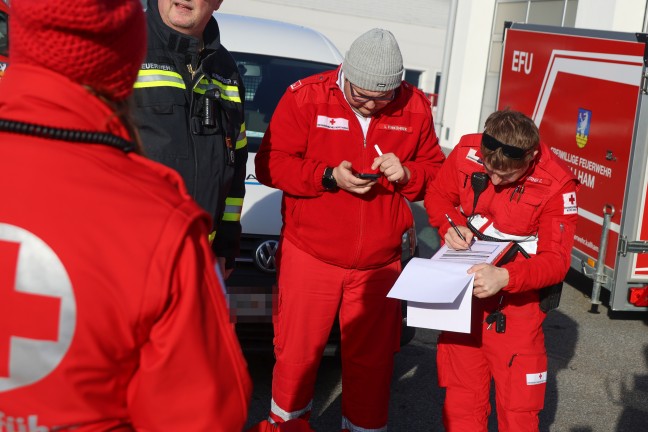 Feuerwehren, Such- und Rettungshunde sowie Drohnen bei Suchaktion in Haag am Hausruck im Einsatz