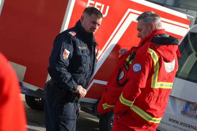 Feuerwehren, Such- und Rettungshunde sowie Drohnen bei Suchaktion in Haag am Hausruck im Einsatz