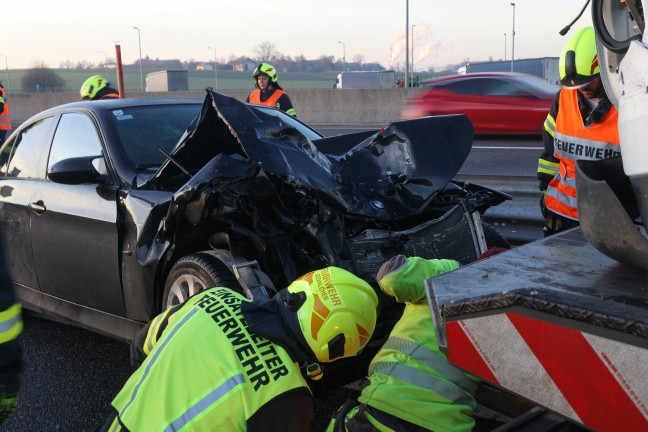 Vier teils Schwerverletzte bei schwerem Auffahrunfall auf Westautobahn in Schrfling am Attersee