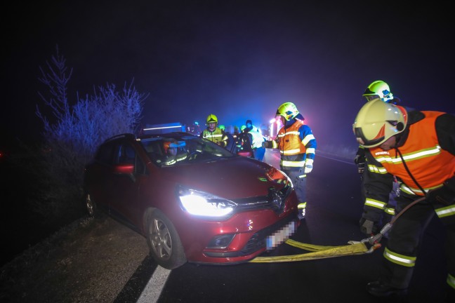 PKW-Bergung: Autolenker bei Marchtrenk mit PKW in der Bschung gelandet