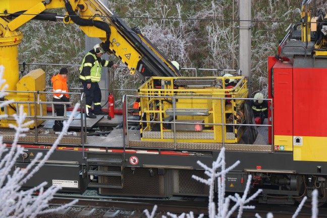 Brand an einem Arbeitszug bei Enns fordert eine verletzte Person