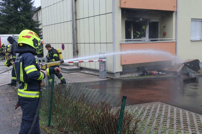 Fnf Verletzte bei Wohnungsbrand in einem Mehrparteienwohnhaus in Eferding