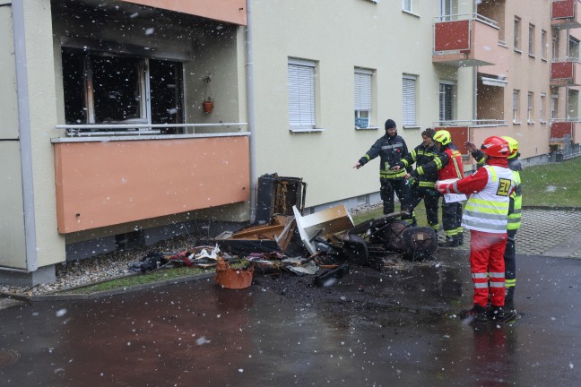 Fnf Verletzte bei Wohnungsbrand in einem Mehrparteienwohnhaus in Eferding