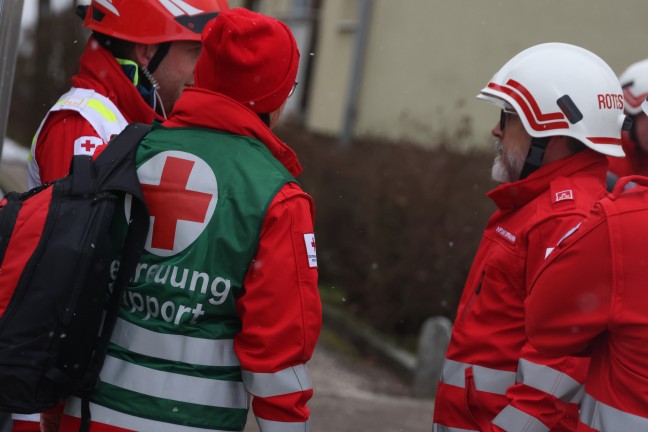 Fnf Verletzte bei Wohnungsbrand in einem Mehrparteienwohnhaus in Eferding