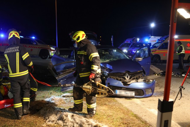 Sieben teils Schwerverletzte bei heftigem Crash auf Kremstalstrae in Kematen an der Krems