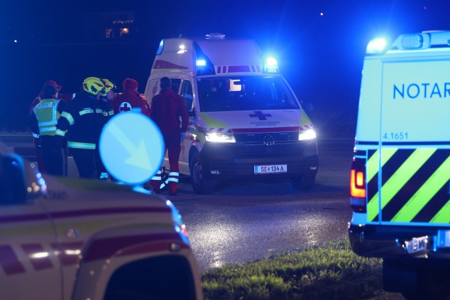 Sieben teils Schwerverletzte bei heftigem Crash auf Kremstalstrae in Kematen an der Krems