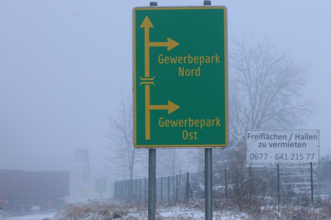 Drei Feuerwehren bei Brand bei einem Unternehmen ins Sipbachzell im Einsatz