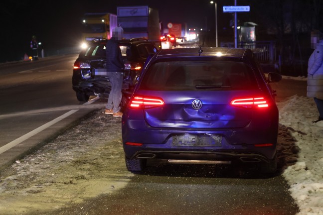 Verkehrsunfall mit Kleintransporter und zwei PKW auf Pyhrnpass Strae bei Sattledt