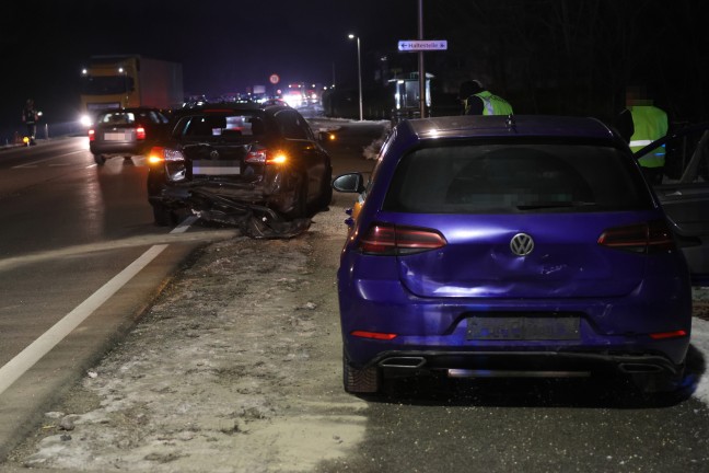 Verkehrsunfall mit Kleintransporter und zwei PKW auf Pyhrnpass Strae bei Sattledt