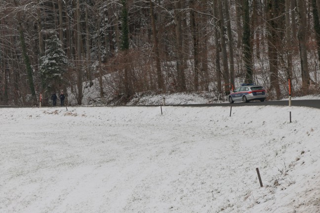 Einsatzkrfte zu Personenrettung nach Verkehrsunfall bei Micheldorf in Obersterreich alarmiert