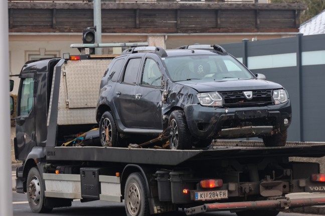 Einsatzkrfte zu Personenrettung nach Verkehrsunfall bei Micheldorf in Obersterreich alarmiert