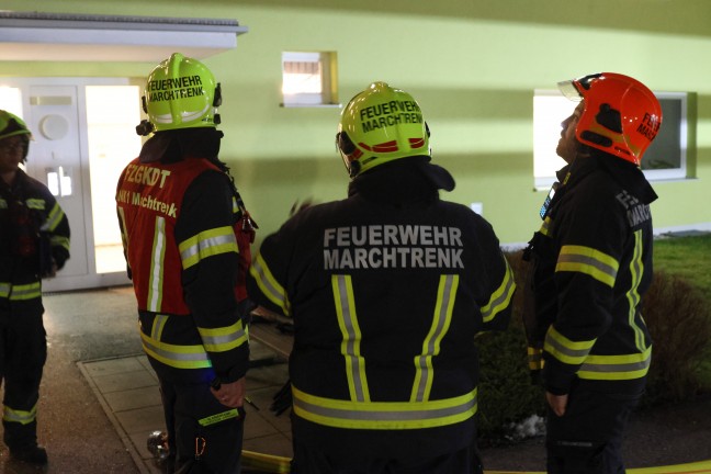 Kuriose Situation bei Balkonbrand in Marchtrenk - Feuerwehr musste um Einlass ins Brandobjekt flehen