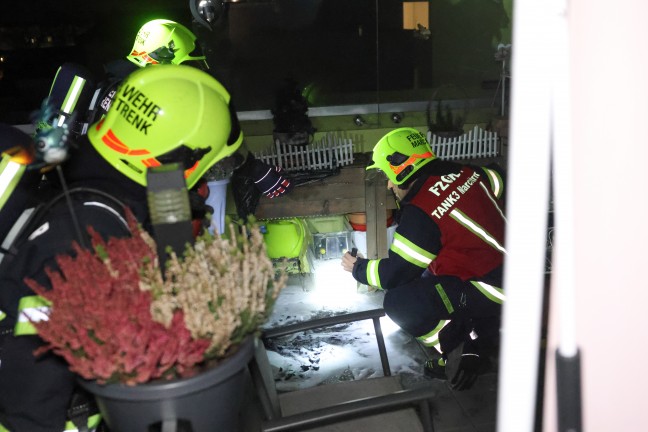 Kuriose Situation bei Balkonbrand in Marchtrenk - Feuerwehr musste um Einlass ins Brandobjekt flehen