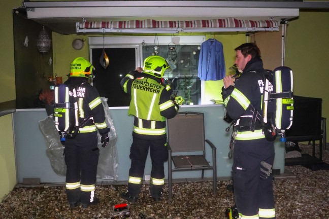 Kuriose Situation bei Balkonbrand in Marchtrenk - Feuerwehr musste um Einlass ins Brandobjekt flehen