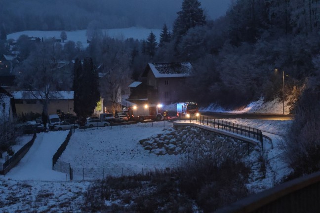 Verkehrsunfall zwischen zwei PKW auf Scharnsteiner Strae in Scharnstein endet glimpflich