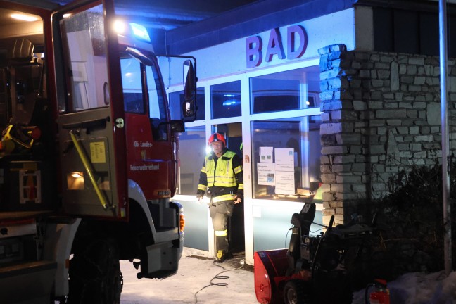 Brand im Freibad: Einsatzkrfte zweier Feuerwehren in Hinterstoder im Einsatz