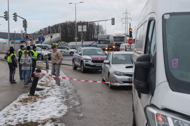 Drei Verletzte bei Crash an Kreuzung der Scharnsteiner Strae mit der Salzkammergutstrae in Gmunden