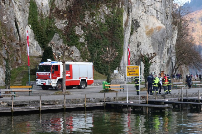 Tragischer Ausgang: Abgngiger (76) bei Suchaktion bei Traunkirchen leblos aus Traunsee geborgen