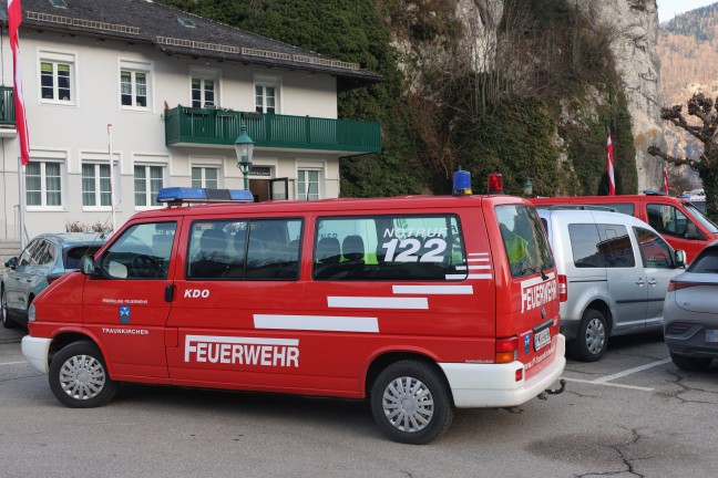 Tragischer Ausgang: Abgngiger (76) bei Suchaktion bei Traunkirchen leblos aus Traunsee geborgen