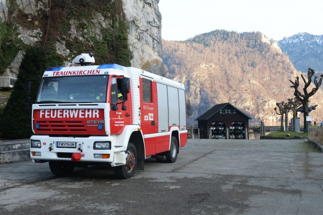 Tragischer Ausgang: Abgngiger (76) bei Suchaktion bei Traunkirchen leblos aus Traunsee geborgen