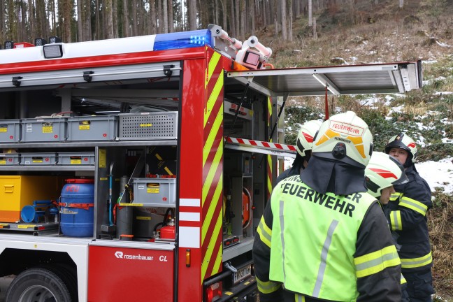 Verkehrsunfall: Auto bei Altmnster von Strae abgekommen und berschlagen