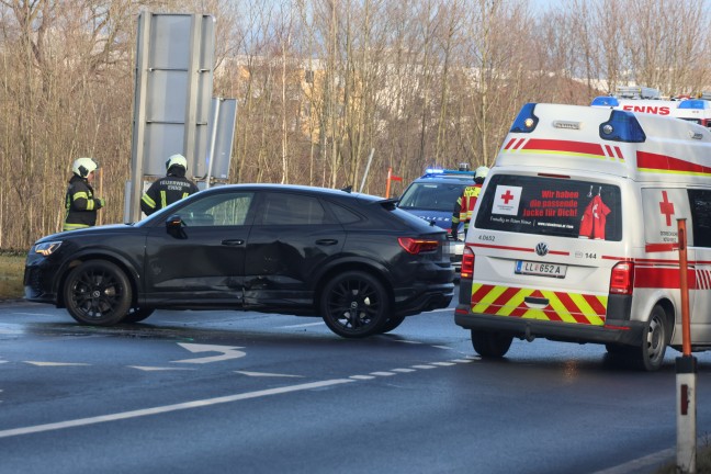 Verkehrsunfall zwischen zwei Autos im Bereich der Autobahnanschlussstelle in Enns